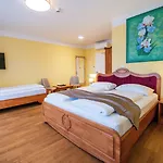Vulkan Residenz I Self Check-in Hotel 3*