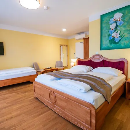Vulkan Residenz I Self Check-in Hotel Schwarzautal