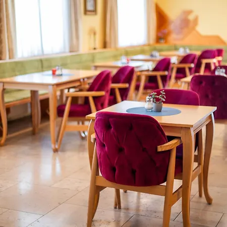 Vulkan Residenz I Self Check-in Hotel Schwarzautal