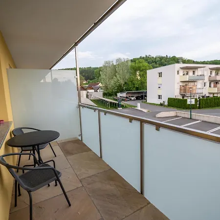 Vulkan Residenz I Self Check-in Hotell