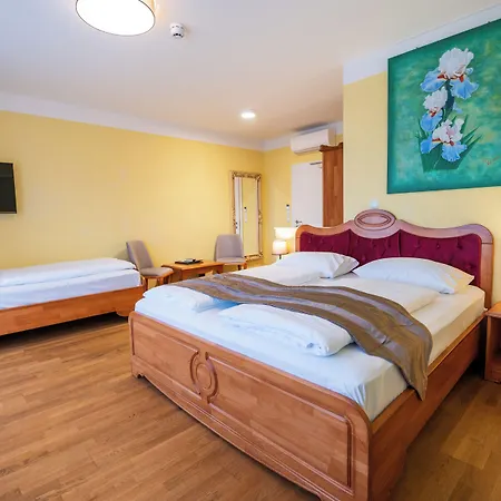 Vulkan Residenz I Self Check-in Hotel 3*